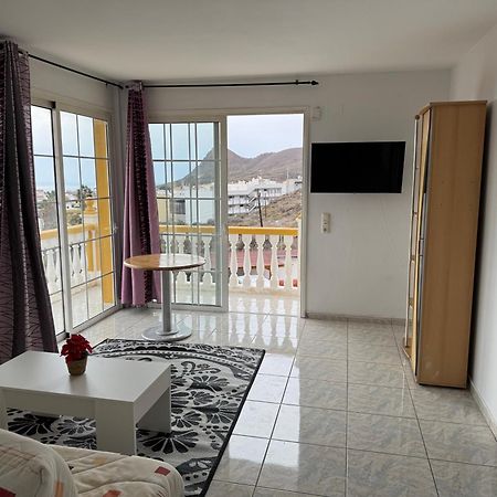 Villa Kary Арона Екстериор снимка