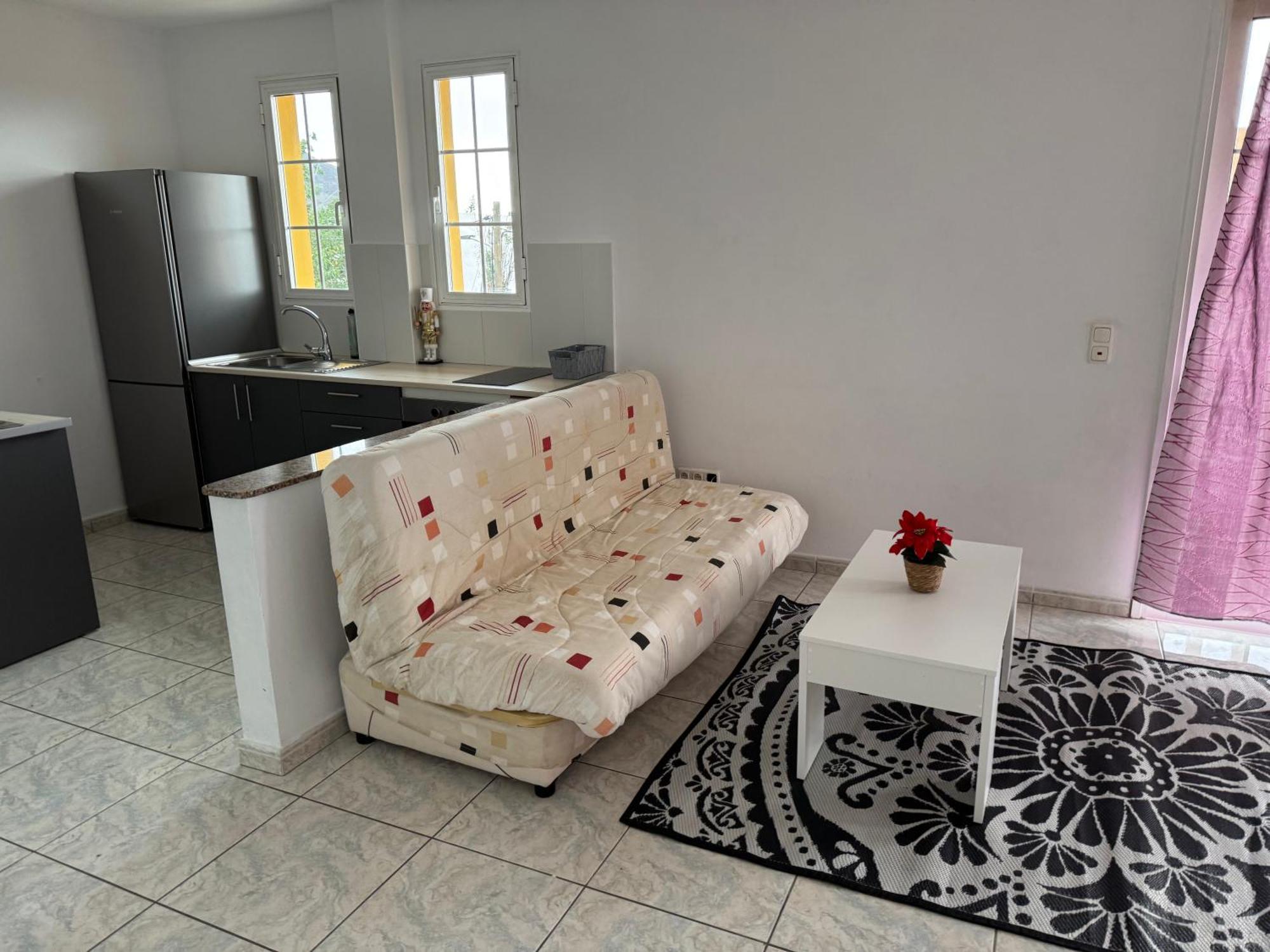 Villa Kary Арона Екстериор снимка