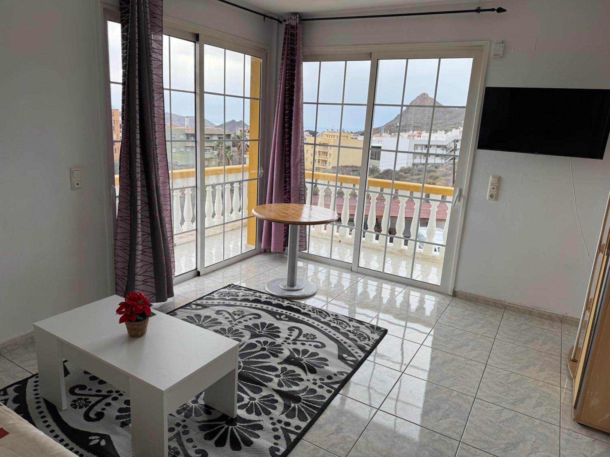 Villa Kary Арона Екстериор снимка