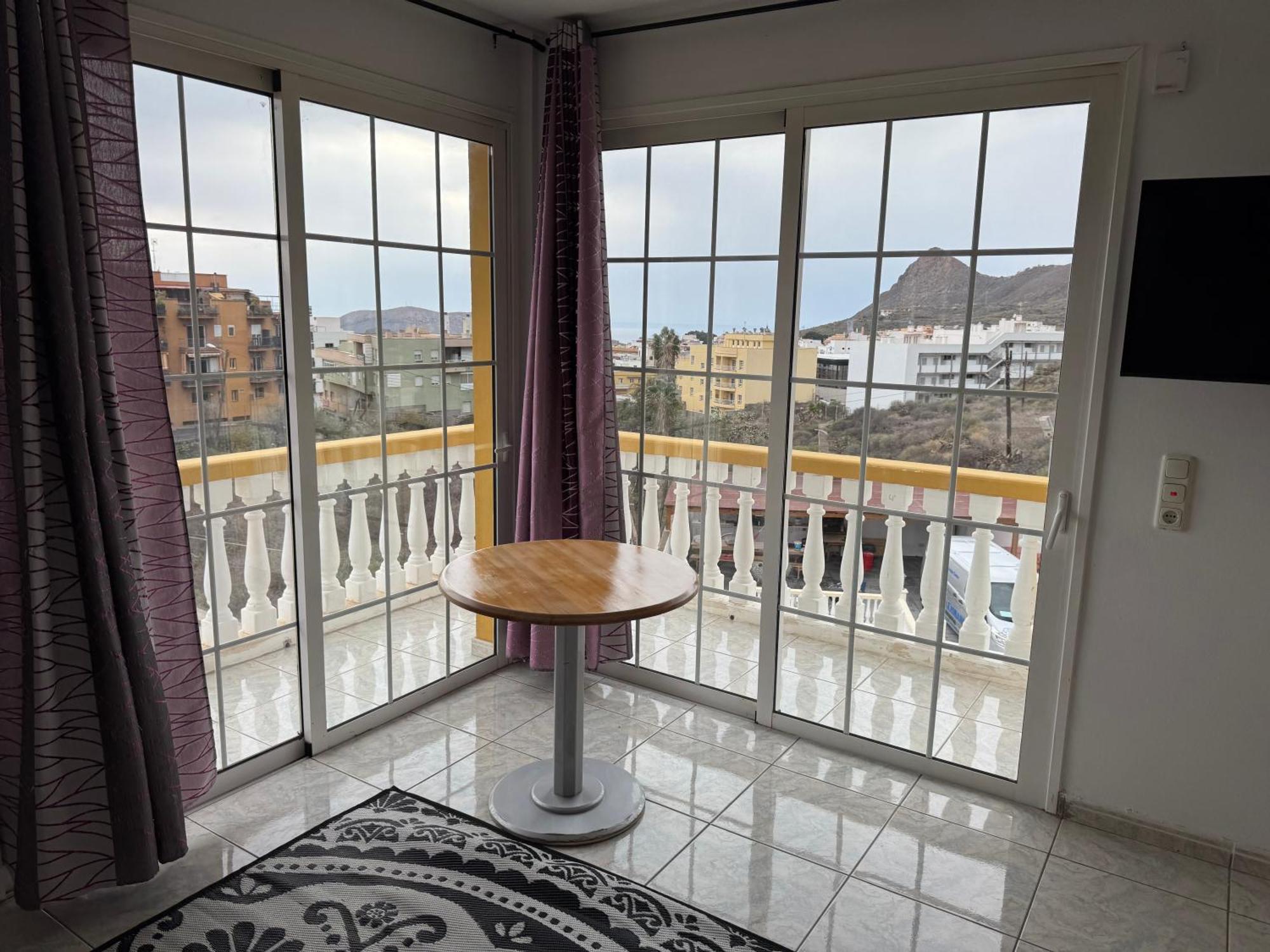 Villa Kary Арона Екстериор снимка